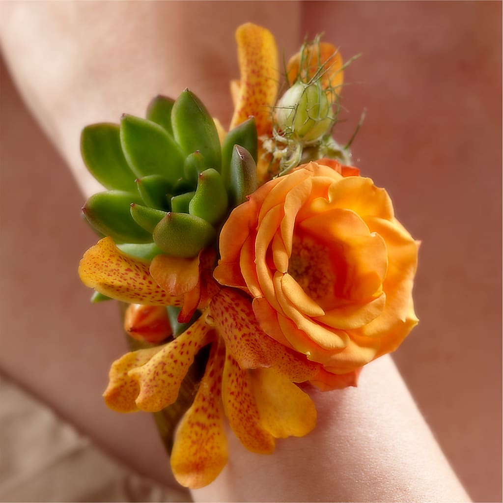 Irresistible Love Wrist Corsage –  Joyce Florist Of Dallas Inc, Dallas TX